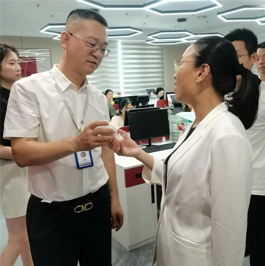 区向导莅临指导，，相助助力自贸港