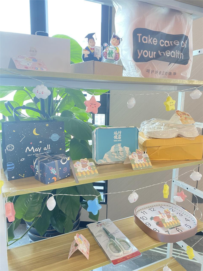 快乐之蓝，，最先绽放